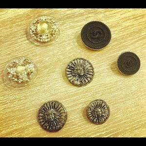 CHANEL Buttons Assorted (7 pcs)